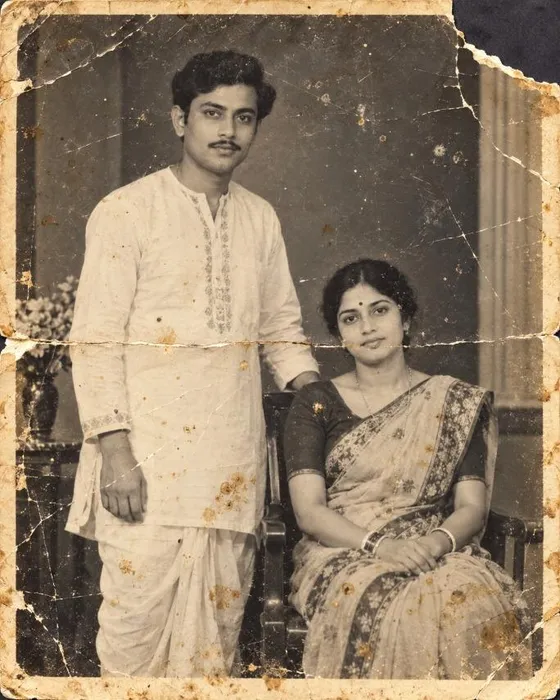 ছেঁড়া-ফাটা পুরনো ছবি